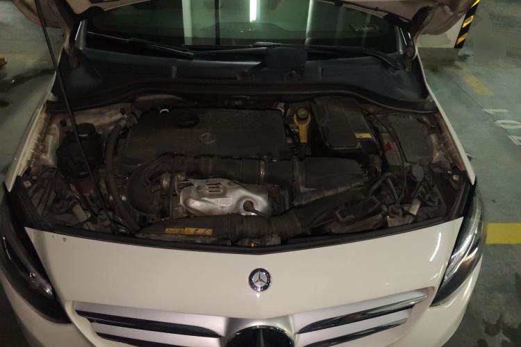 Used Mercedes-Benz B-Class 2015 B 200 Fashion Model Engine Bay