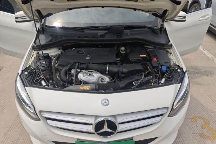 Used Mercedes-Benz B-Class 2015 B 200 Fashion Model Engine Bay