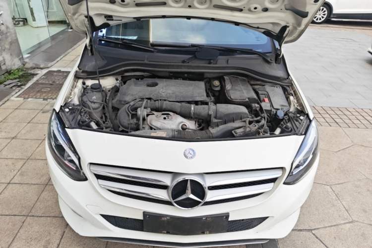 Used Mercedes-Benz B-Class 2015 B 200 Fashion Model Engine Bay