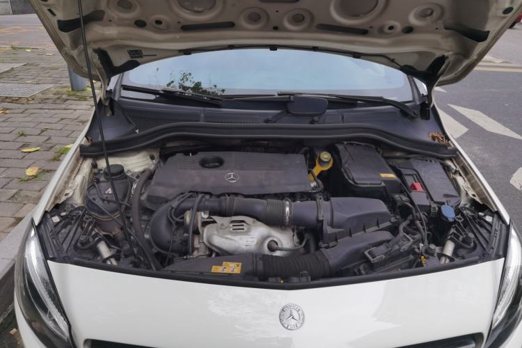 Used Mercedes-Benz B-Class 2015 B 200 Luxury Model Engine Bay