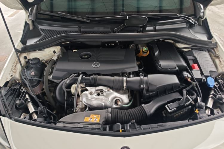 Used Mercedes-Benz B-Class 2015 B 200 Sport Edition Engine Bay
