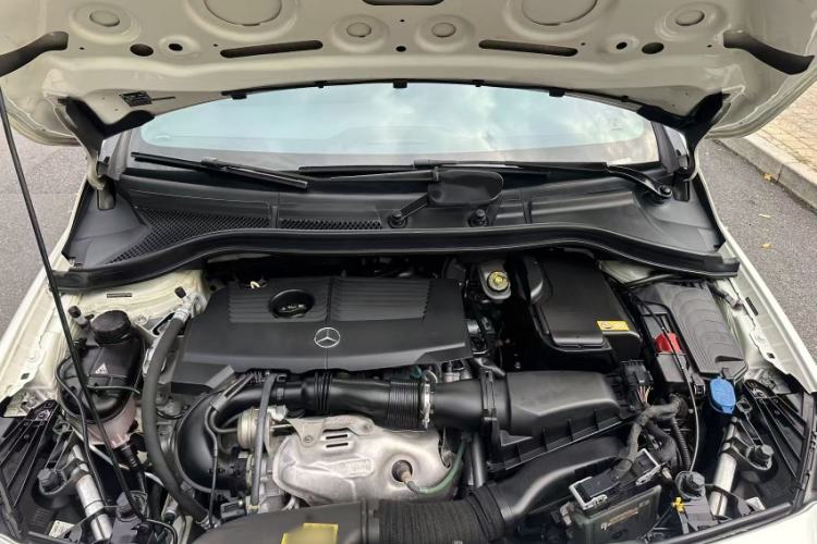 Used Mercedes-Benz B-Class 2015 B 200 Sport Edition Engine Bay