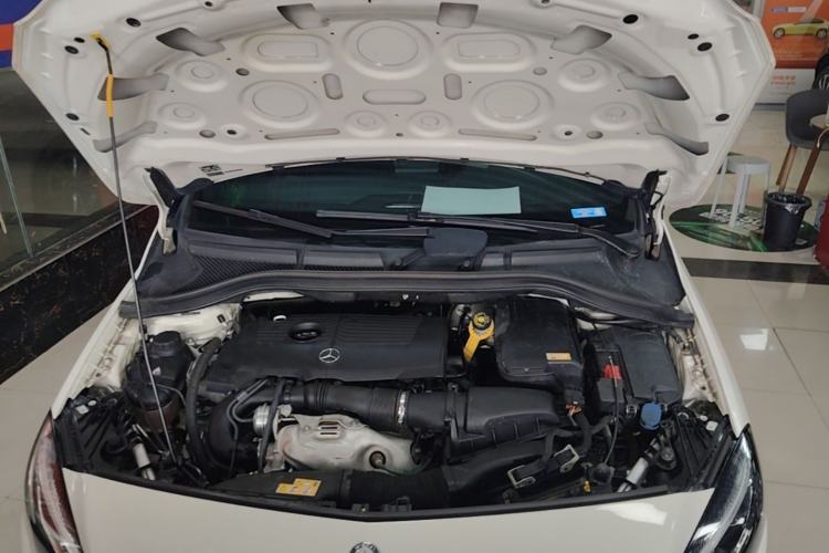 Used Mercedes-Benz B-Class 2015 B 200 Fashion Model Engine Bay