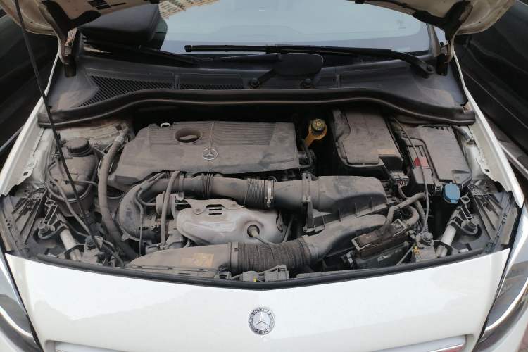 Used Mercedes-Benz B-Class 2015 B 200 Sport Edition Engine Bay