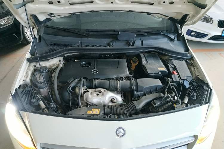 Used Mercedes-Benz B-Class 2015 B 200 Sport Edition Engine Bay