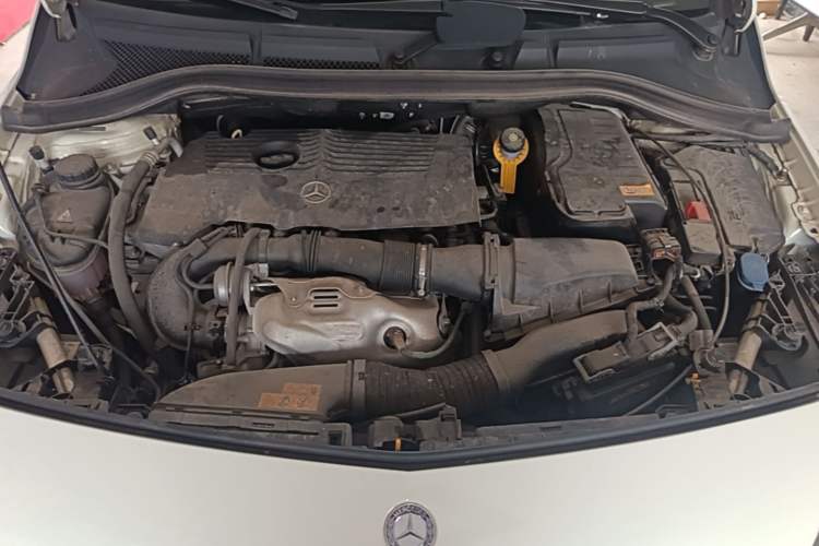Used Mercedes-Benz B-Class 2015 B 200 Fashion Model Engine Bay