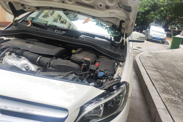 Used Mercedes-Benz B-Class 2015 B 200 Fashion Model Engine Bay Left