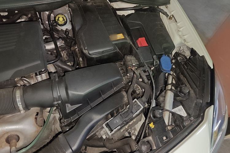 Used Mercedes-Benz B-Class 2015 B 200 Sport Edition Engine Bay Left