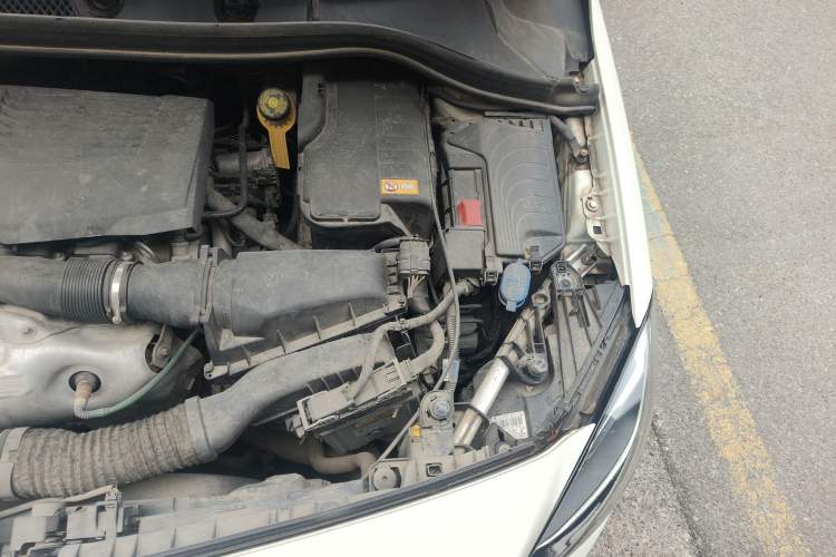 Used Mercedes-Benz B-Class 2015 B 200 Sport Edition Engine Bay Left