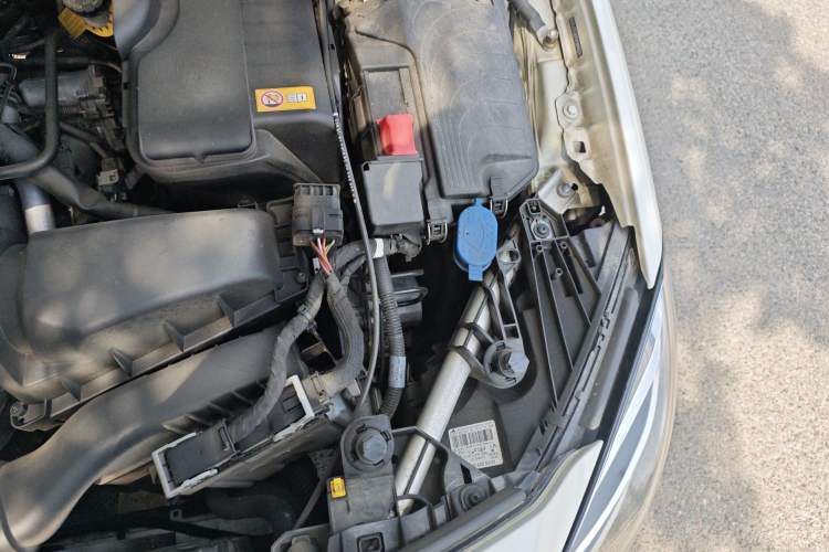 Used Mercedes-Benz B-Class 2015 B 200 Sport Edition Engine Bay Left