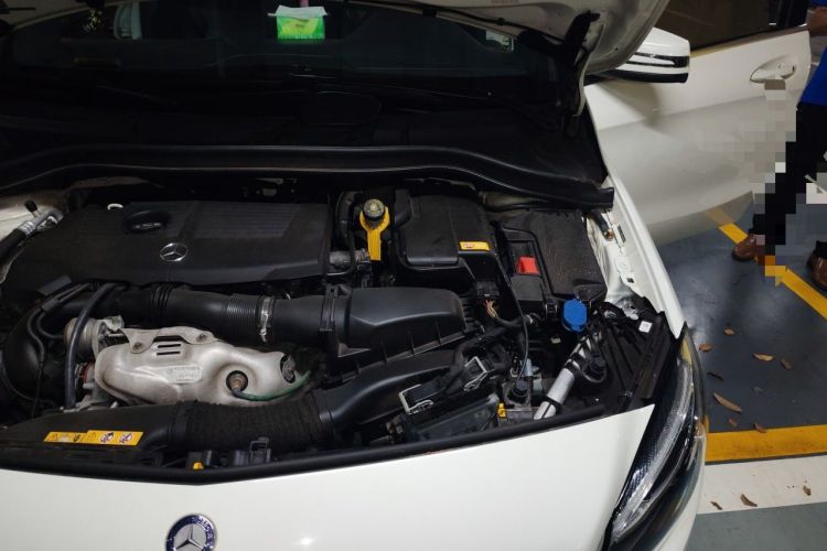 Used Mercedes-Benz B-Class 2015 B 200 Fashion Model Engine Bay Left