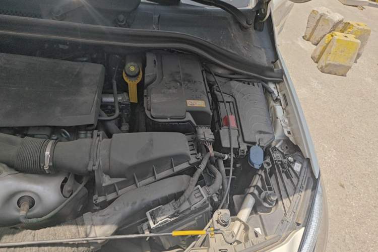 Used Mercedes-Benz B-Class 2015 B 200 Fashion Model Engine Bay Left