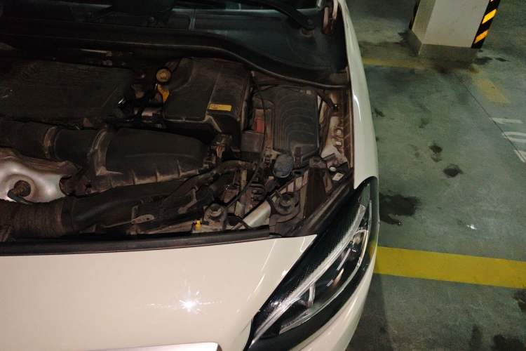 Used Mercedes-Benz B-Class 2015 B 200 Fashion Model Engine Bay Left