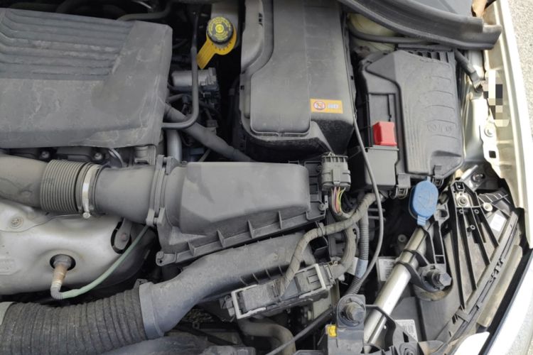 Used Mercedes-Benz B-Class 2015 B 200 Fashion Model Engine Bay Left