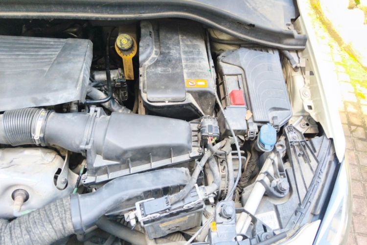 Used Mercedes-Benz B-Class 2015 B 200 Sport Edition Engine Bay Left
