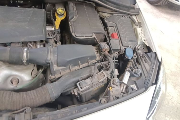 Used Mercedes-Benz B-Class 2015 B 200 Sport Edition Engine Bay Left
