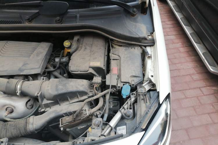 Used Mercedes-Benz B-Class 2015 B 200 Sport Edition Engine Bay Left