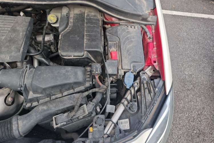 Used Mercedes-Benz B-Class 2015 B 200 Sport Edition Engine Bay Left