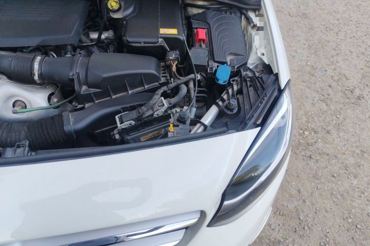 Used Mercedes-Benz B-Class 2015 B 200 Sport Edition Engine Bay Left