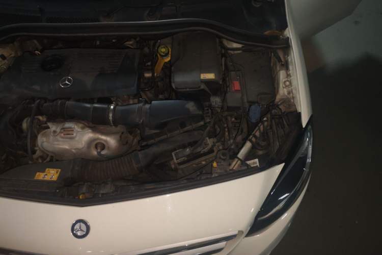 Used Mercedes-Benz B-Class 2015 B 200 Sport Edition Engine Bay Left