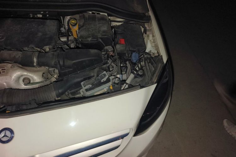 Used Mercedes-Benz B-Class 2015 B 200 Sport Edition Engine Bay Left