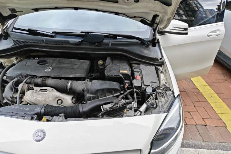Used Mercedes-Benz B-Class 2015 B 200 Sport Edition Engine Bay Left