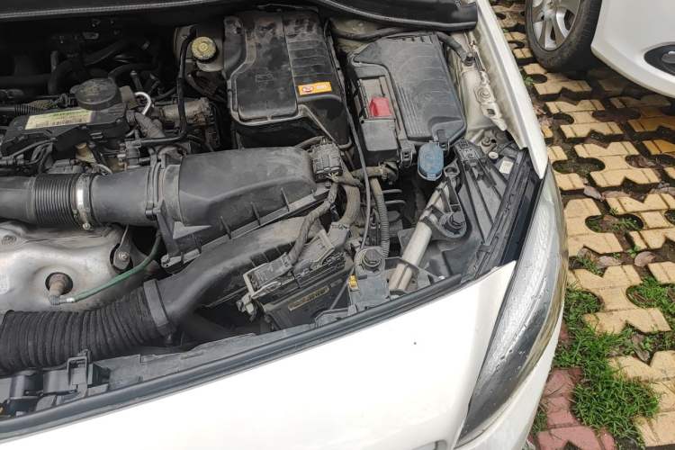 Used Mercedes-Benz B-Class 2015 B 200 Fashion Model Engine Bay Left