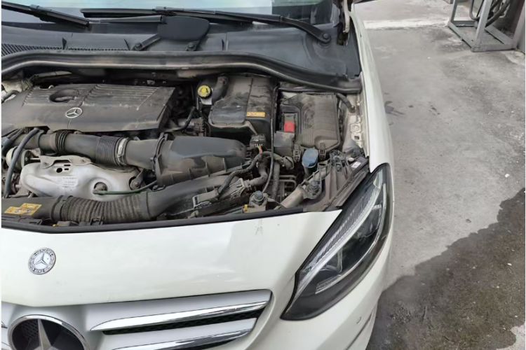 Used Mercedes-Benz B-Class 2015 B 200 Fashion Model Engine Bay Left