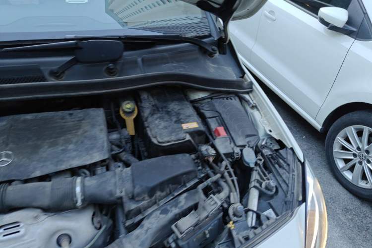 Used Mercedes-Benz B-Class 2015 B 200 Sport Edition Engine Bay Left
