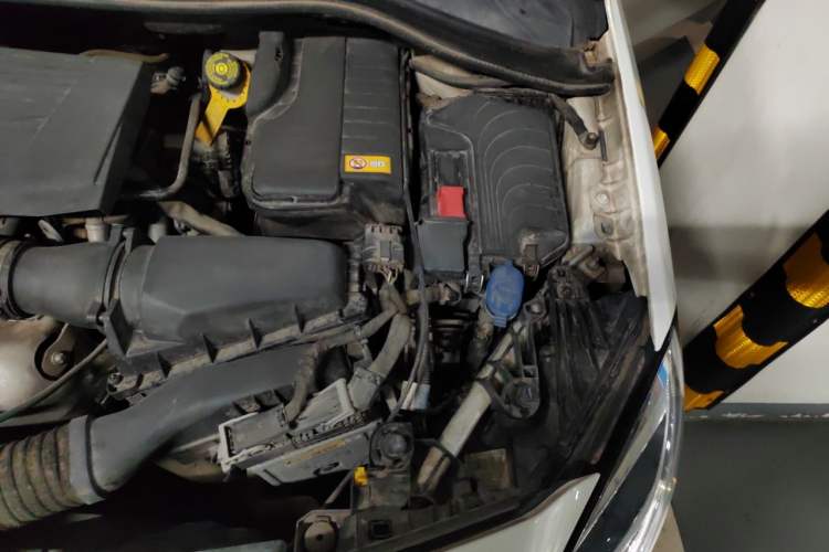 Used Mercedes-Benz B-Class 2015 B 200 Sport Edition Engine Bay Left