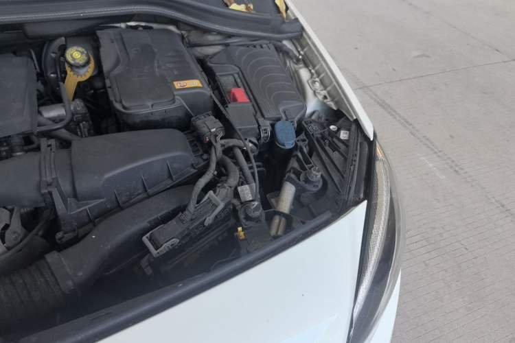 Used Mercedes-Benz B-Class 2015 B 200 Fashion Model Engine Bay Left
