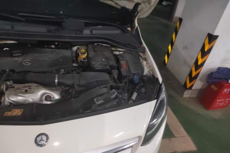 Used Mercedes-Benz B-Class 2015 B 200 Sport Edition Engine Bay Left