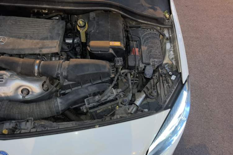 Used Mercedes-Benz B-Class 2015 B 200 Fashion Model Engine Bay Left