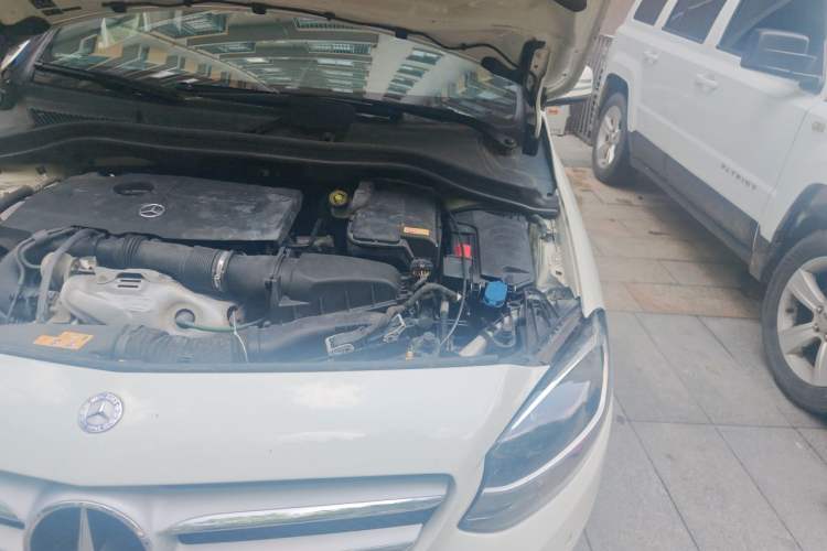 Used Mercedes-Benz B-Class 2015 B 200 Sport Edition Engine Bay Left