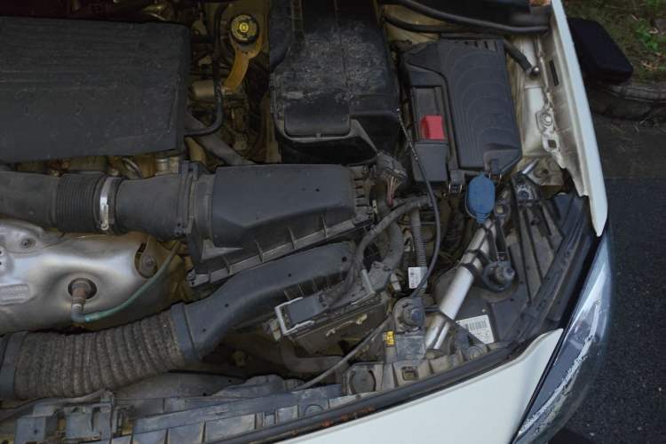 Used Mercedes-Benz B-Class 2015 B 200 Sport Edition Engine Bay Left
