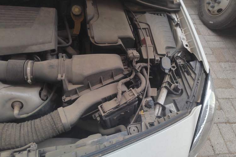 Used Mercedes-Benz B-Class 2015 B 200 Sport Edition Engine Bay Left