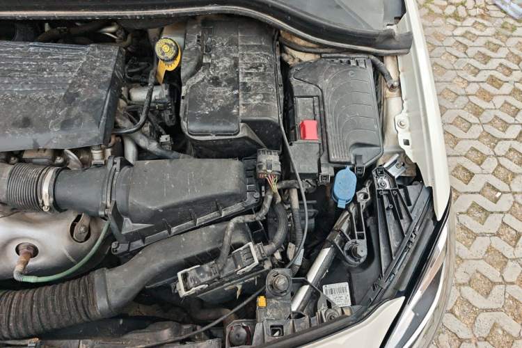 Used Mercedes-Benz B-Class 2015 B 200 Sport Edition Engine Bay Left