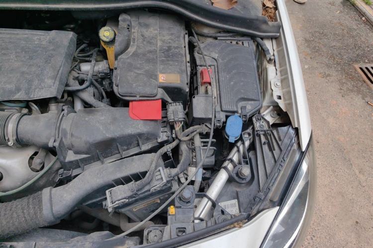 Used Mercedes-Benz B-Class 2015 B 200 Sport Edition Engine Bay Left