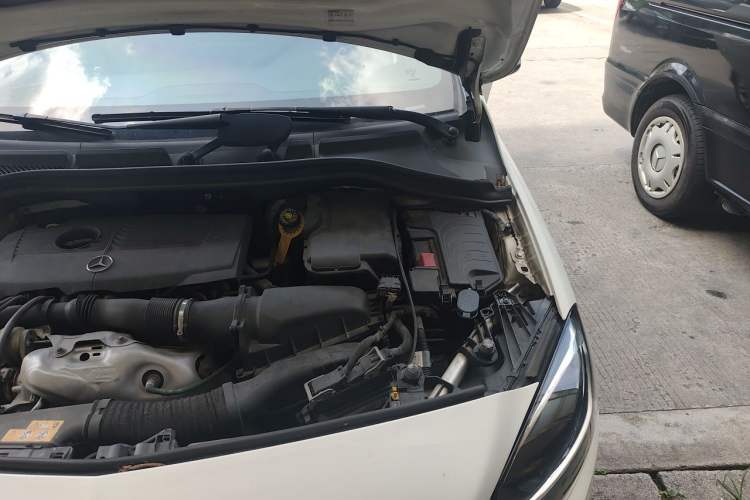 Used Mercedes-Benz B-Class 2015 B 200 Sport Edition Engine Bay Left