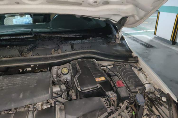 Used Mercedes-Benz B-Class 2015 B 200 Luxury Model Engine Bay Left