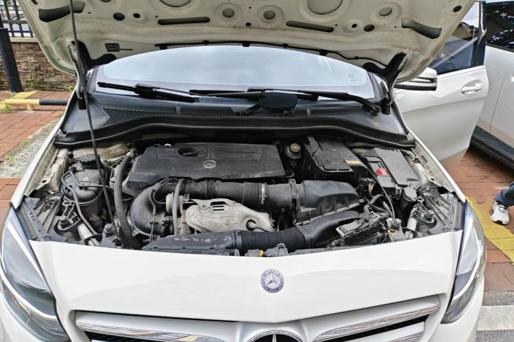 Used Mercedes-Benz B-Class 2015 B 200 Sport Edition Engine Bay