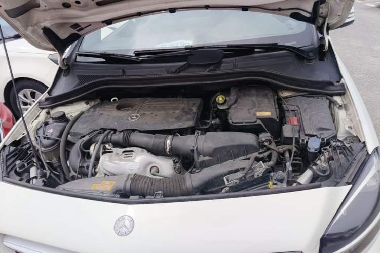Used Mercedes-Benz B-Class 2015 B 200 Sport Edition Engine Bay