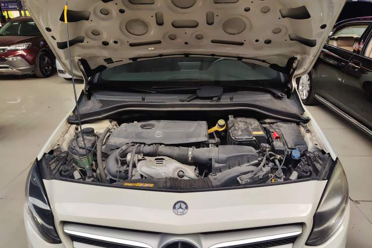 Used Mercedes-Benz B-Class 2015 B 200 Sport Edition Engine Bay