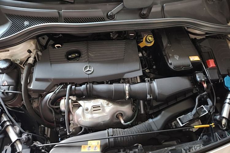 Used Mercedes-Benz B-Class 2015 B 200 Fashion Model Engine Bay