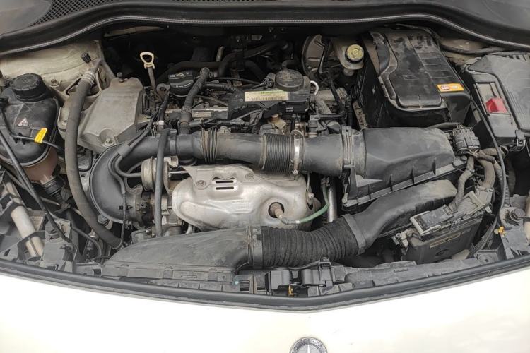 Used Mercedes-Benz B-Class 2015 B 200 Fashion Model Engine Bay