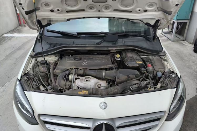 Used Mercedes-Benz B-Class 2015 B 200 Fashion Model Engine Bay
