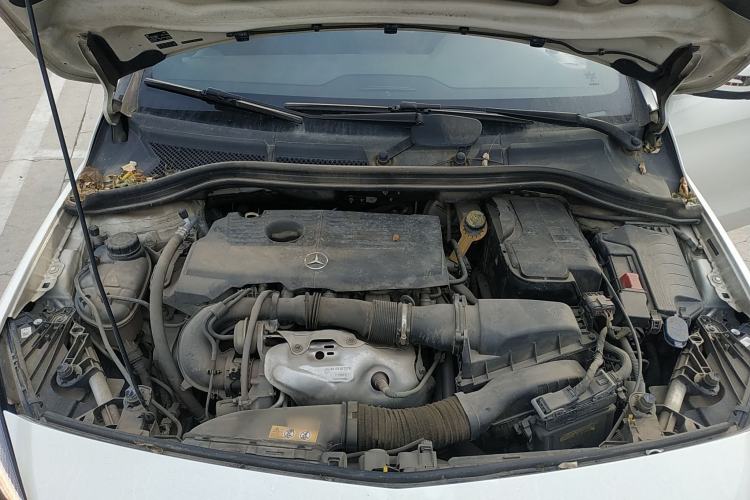 Used Mercedes-Benz B-Class 2015 B 200 Fashion Model Engine Bay