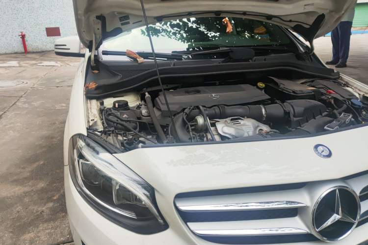 Used Mercedes-Benz B-Class 2015 B 200 Fashion Model Engine Bay Right