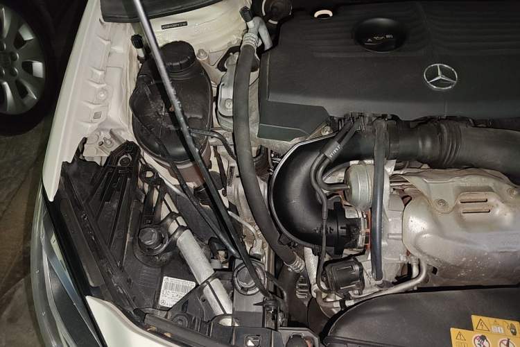 Used Mercedes-Benz B-Class 2015 B 200 Sport Edition Engine Bay Right