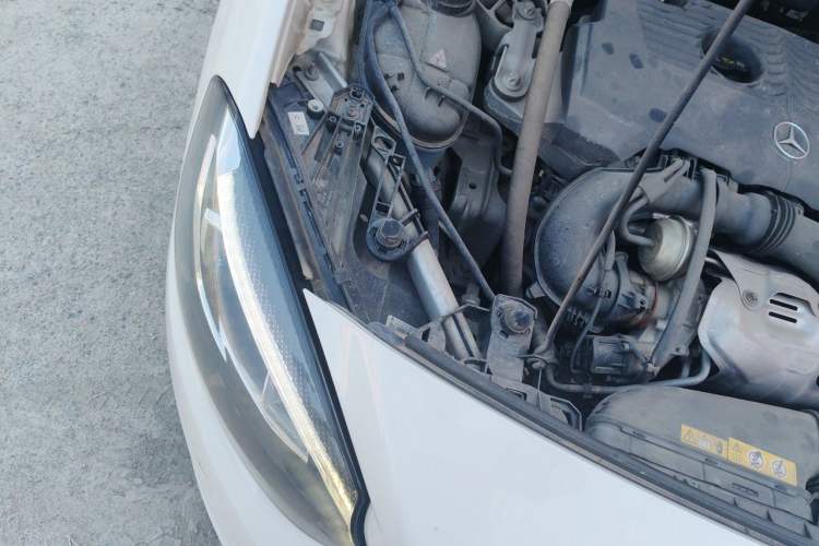 Used Mercedes-Benz B-Class 2015 B 200 Luxury Model Engine Bay Right